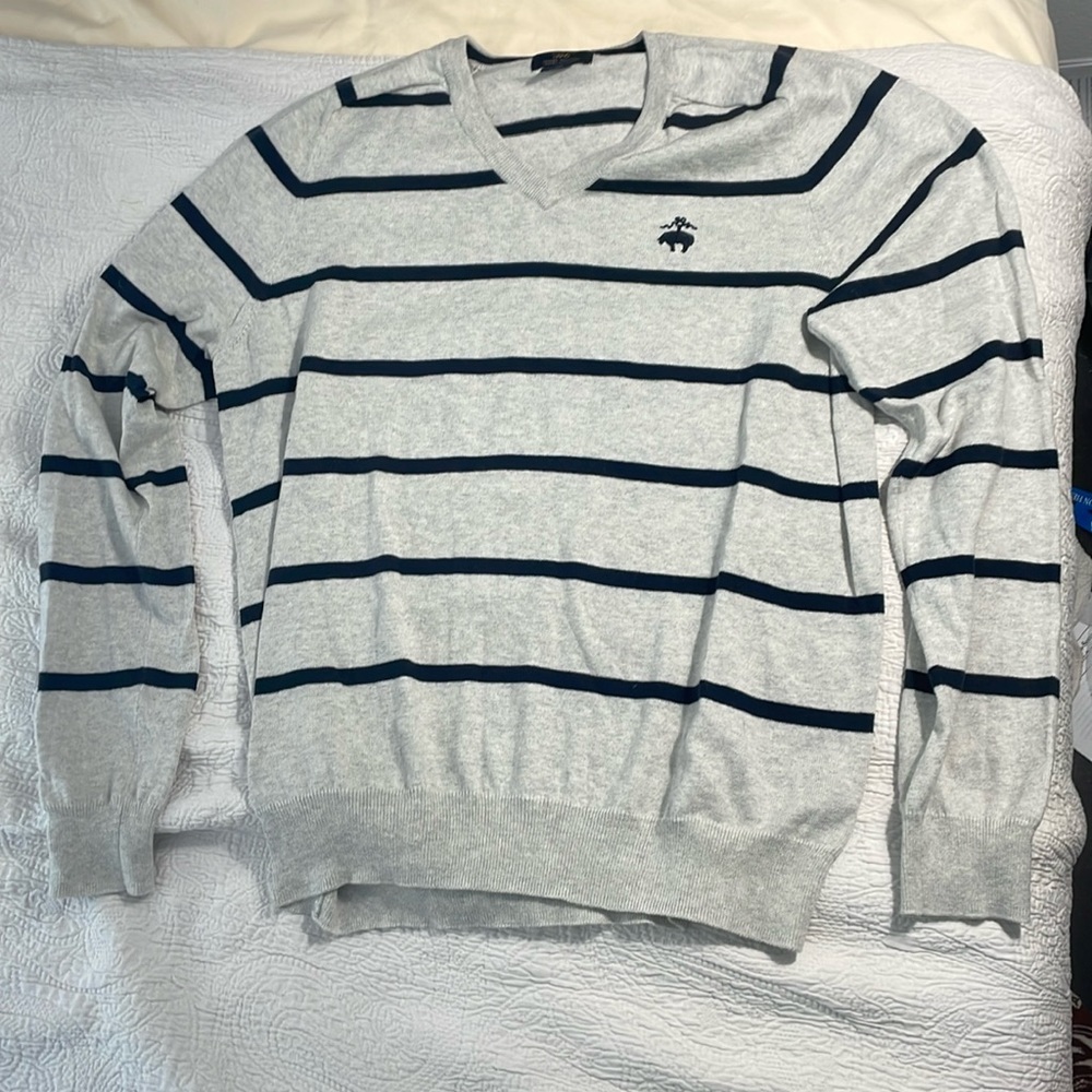 Very nice cotton/ cashmere brooks brothers V neck!